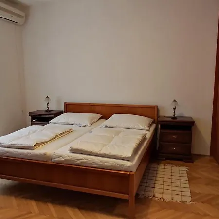 Apartmán - - Robotnícka *